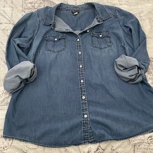 I’m selling a denim button top light weight.